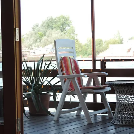 Sava River House Белград